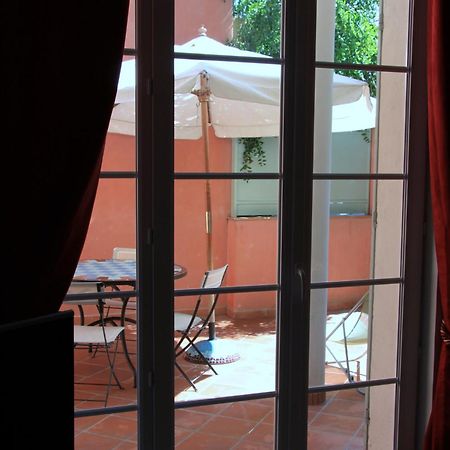 Appartement Avec Patio Et Garage Centre Ville Et Plage Санари-сюр-Мер Екстериор снимка