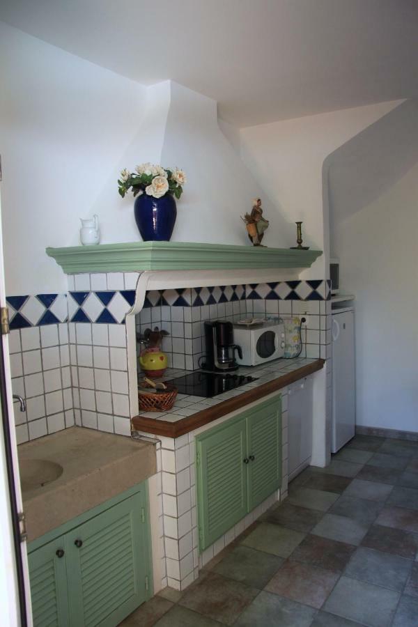 Appartement Avec Patio Et Garage Centre Ville Et Plage Санари-сюр-Мер Екстериор снимка