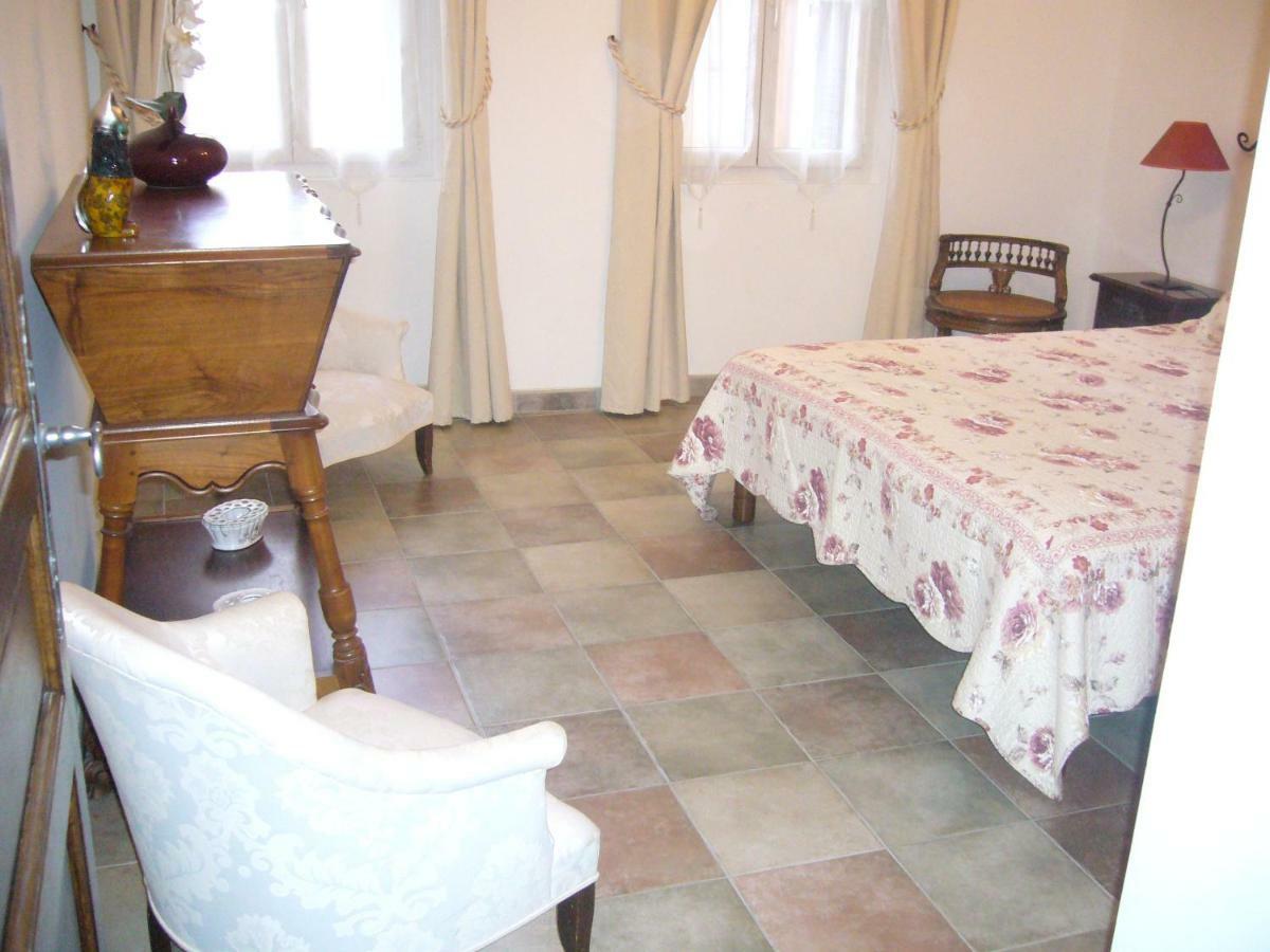 Appartement Avec Patio Et Garage Centre Ville Et Plage Санари-сюр-Мер Екстериор снимка