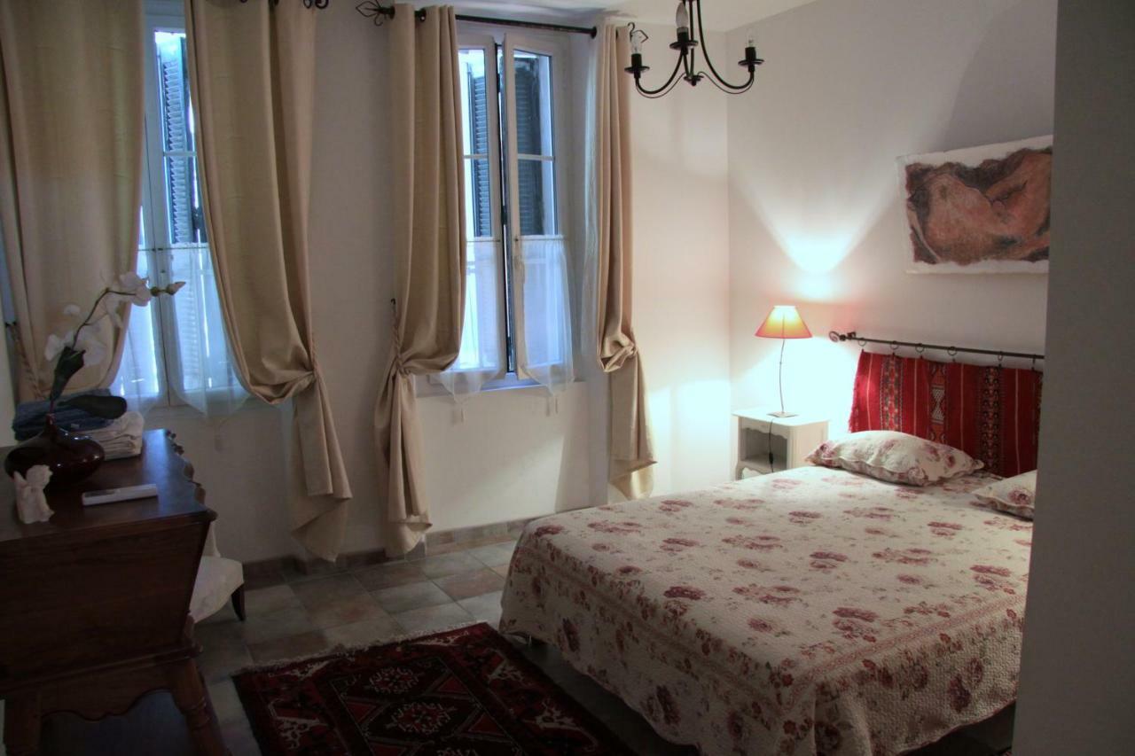 Appartement Avec Patio Et Garage Centre Ville Et Plage Санари-сюр-Мер Екстериор снимка